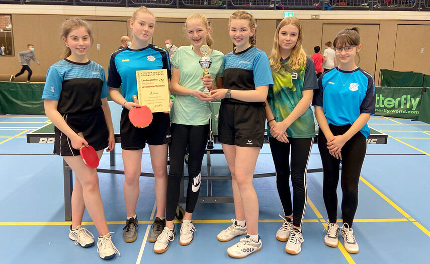 Das Gymnasium Brede Brakel stellt die Tischtennis-Schulkreismeisterinnen in der Wettkampfklasse II.