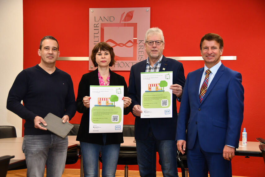 Landrat Michael Stickeln, Gerhard Handermann, Ivonne Meyer und Guido Kaltwasser